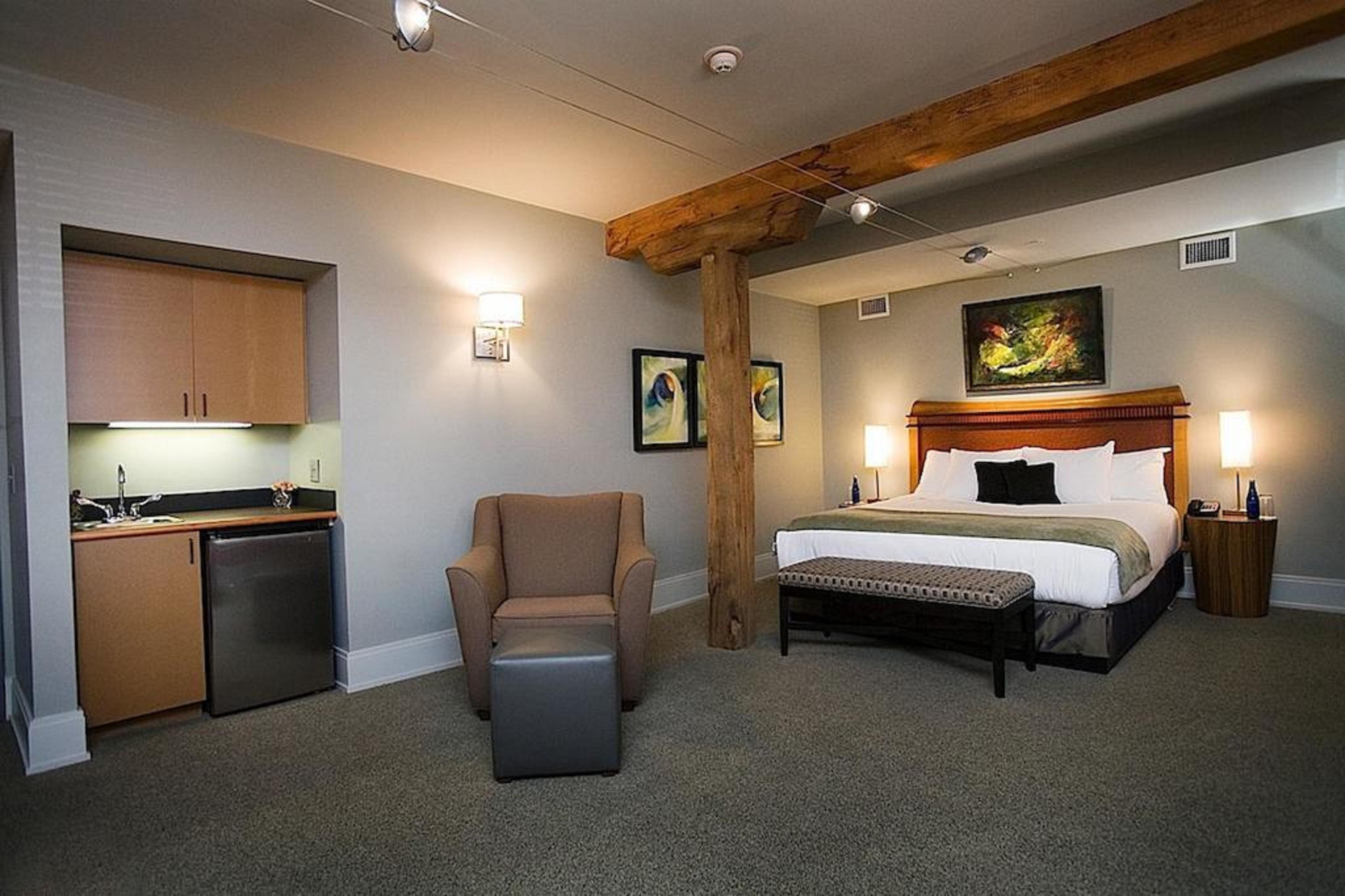 Lancaster Arts Hotel Bagian luar foto