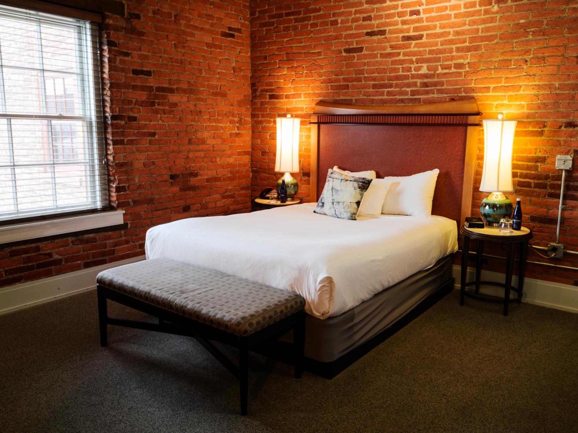 Lancaster Arts Hotel Bagian luar foto