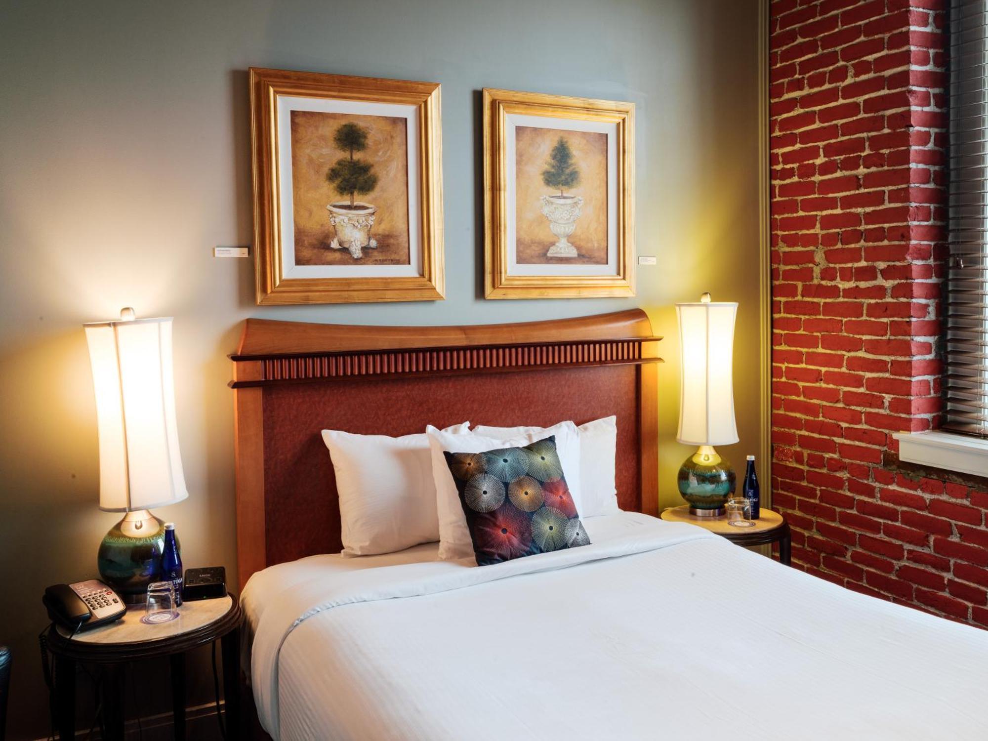 Lancaster Arts Hotel Bagian luar foto