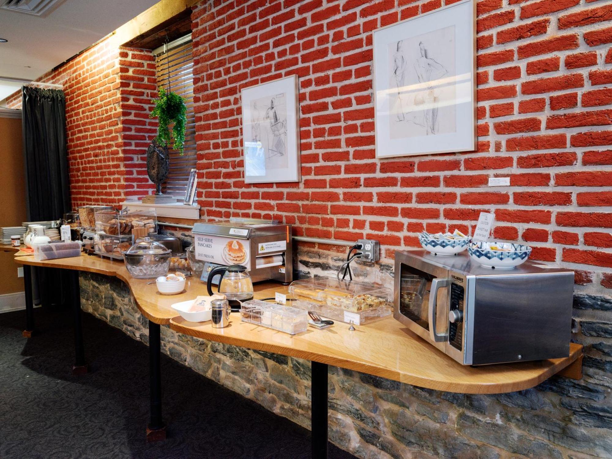 Lancaster Arts Hotel Bagian luar foto