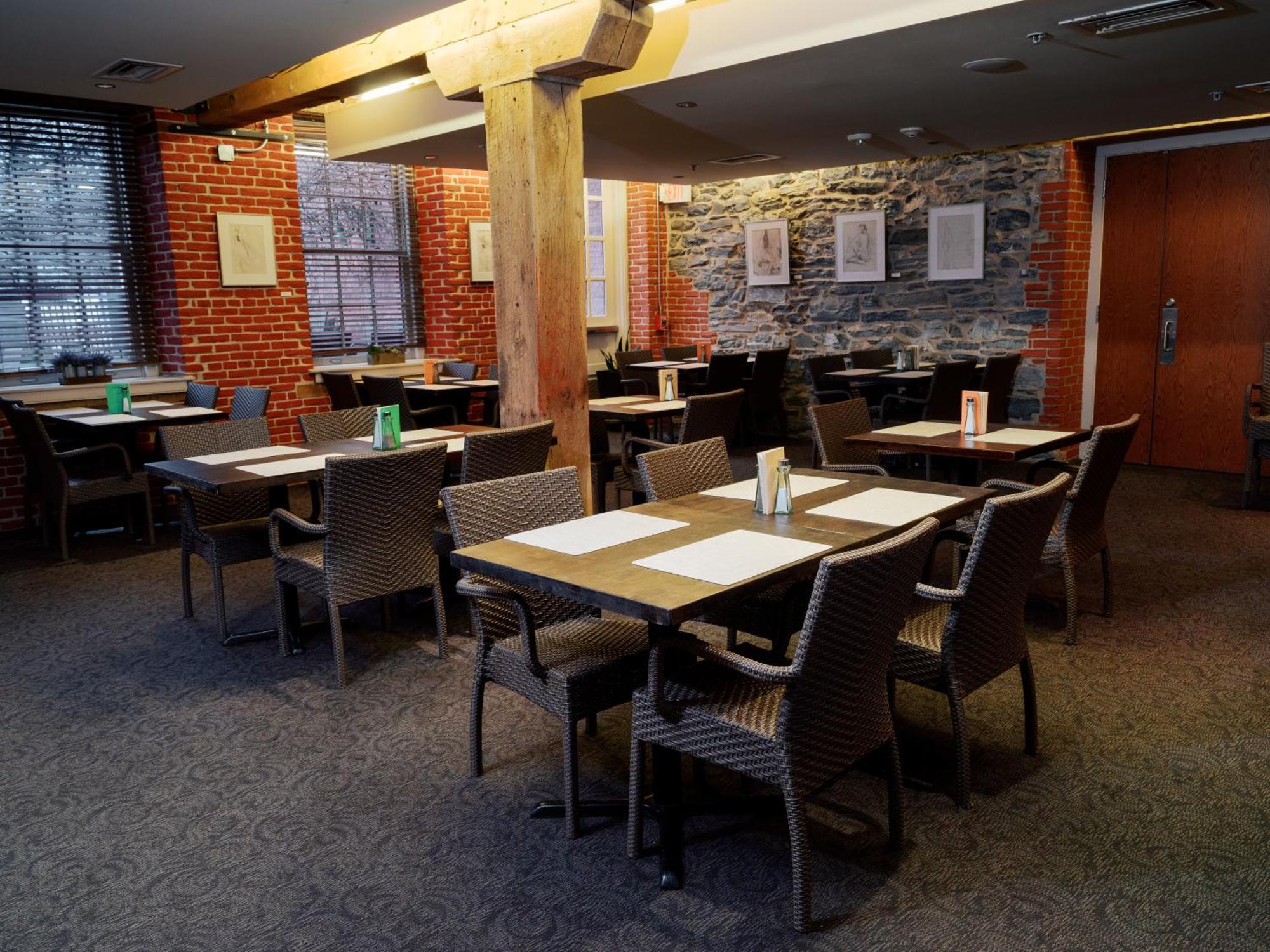 Lancaster Arts Hotel Bagian luar foto